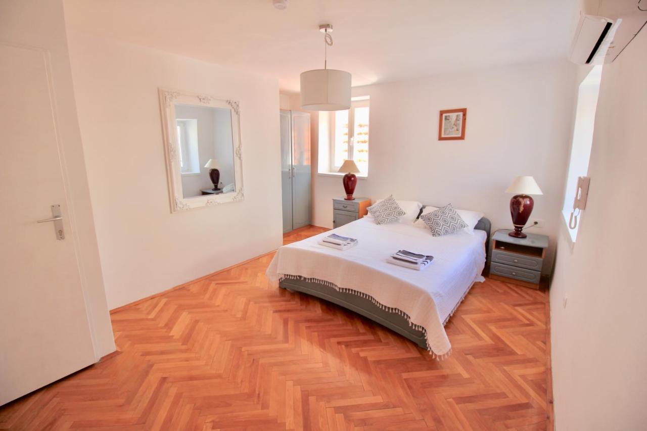 Town House In The Centre Of Historic Trogir Villa Eksteriør bilde